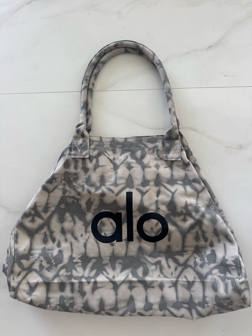 ALO Yoga Gray and Cream Tie-Dye Tote with Black Logo
